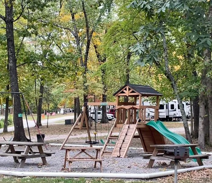 Oak Hill Court Cabins & RV Park 3