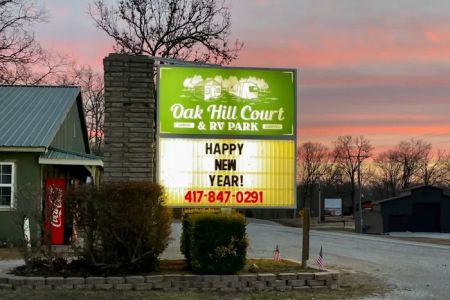 Oak Hill Court Cabins & RV Park