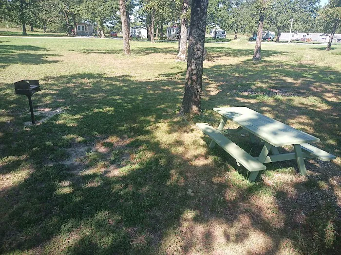 Boondocks Enterprises Mobile Home and RV park 6