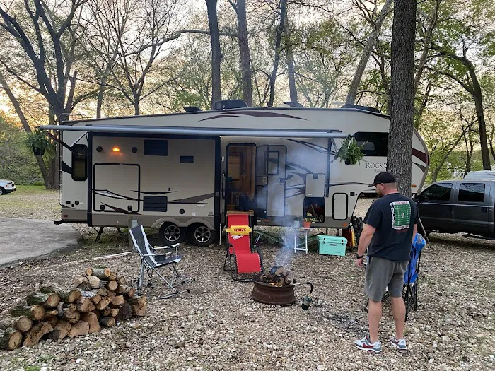 Zan's Creekside Campground 4