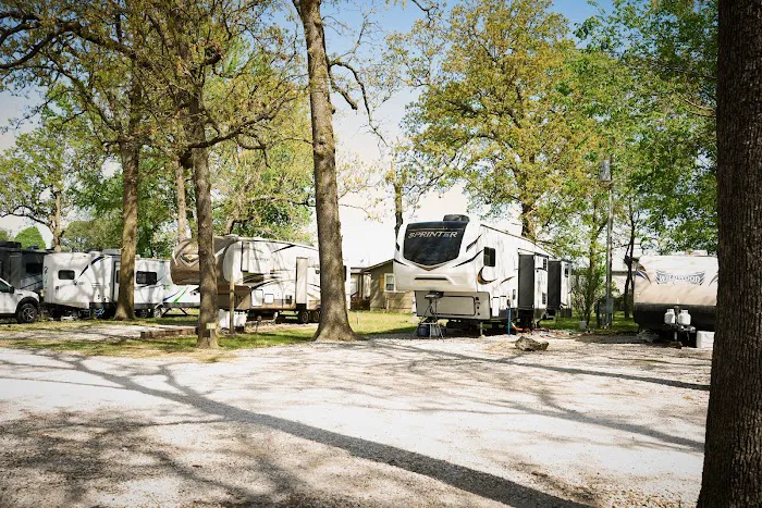Ozark Canopy RV Park - Springdale 10