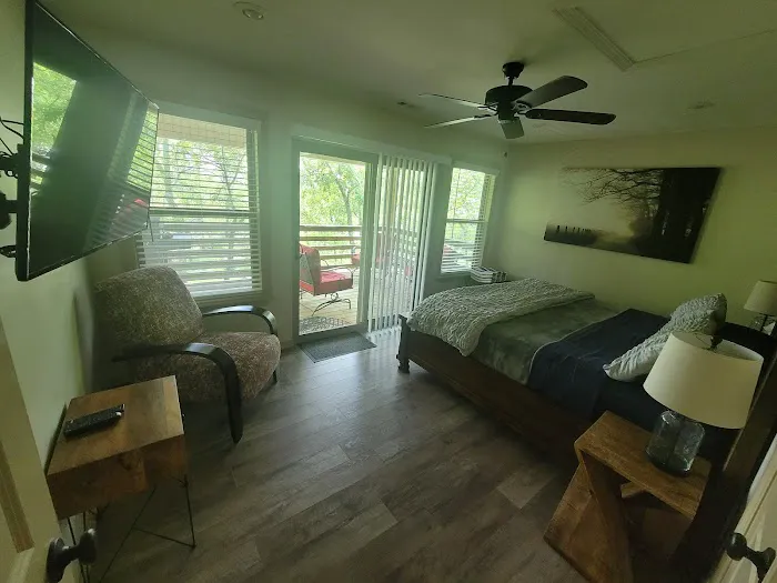 Hog Valley RV & Treehouse Resort 10