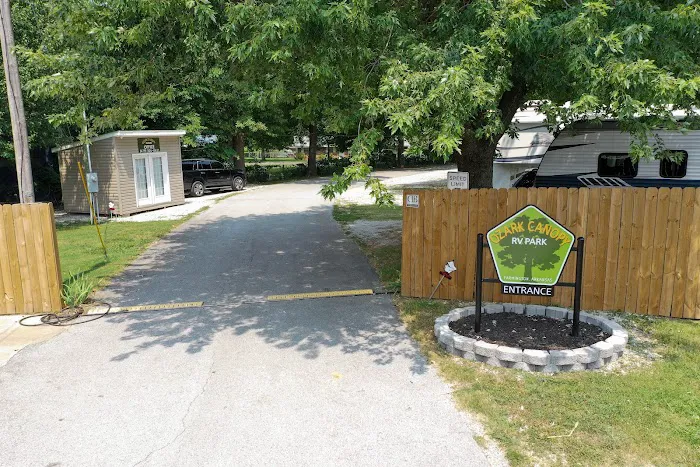 Ozark Canopy RV Park - Farmington 10