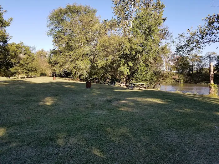 Illinois River Yacht Club and Campground 9
