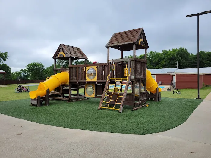 Monkey Island RV Resort and Cabins 3