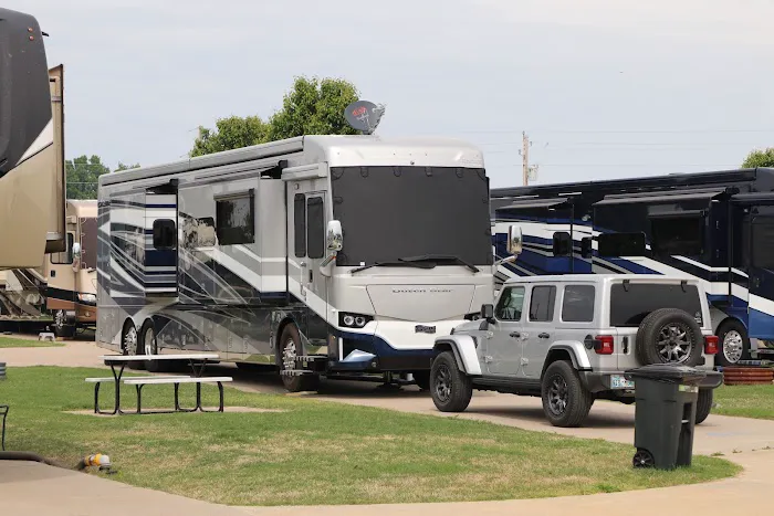 Monkey Island RV Resort and Cabins 9