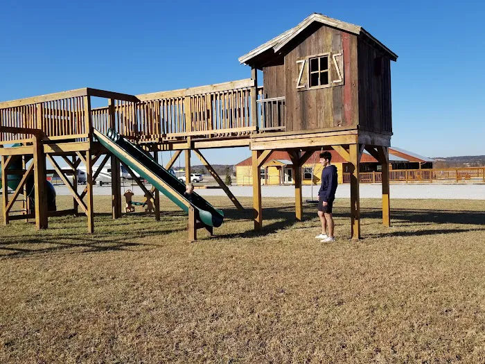 Grand Meridian RV, Tiny Home, Cabin Resort And Storage 10