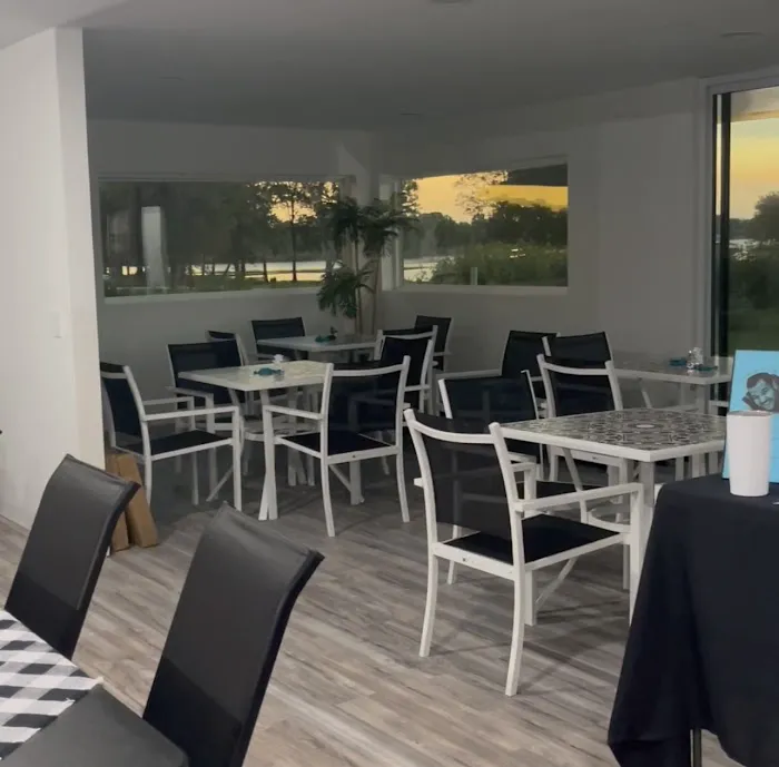 Lakeshore Bliss Resort 8