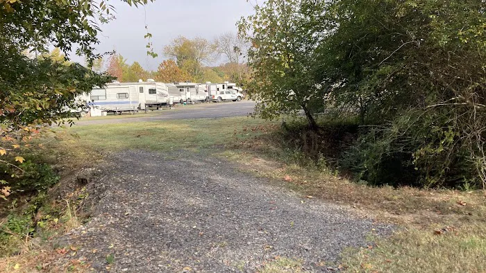 Ivy's Cove RV Retreat 10