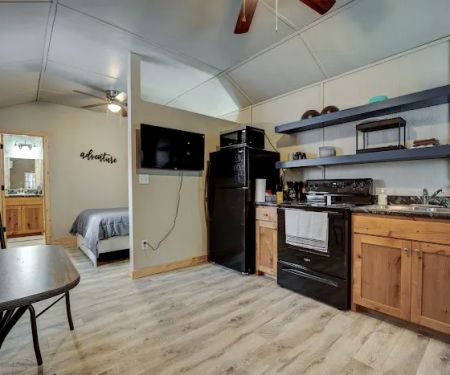 Big Pines RV Escape - Cabins & RV