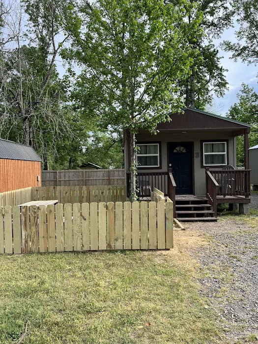 The Weekender Cabins and RV Retreat 9