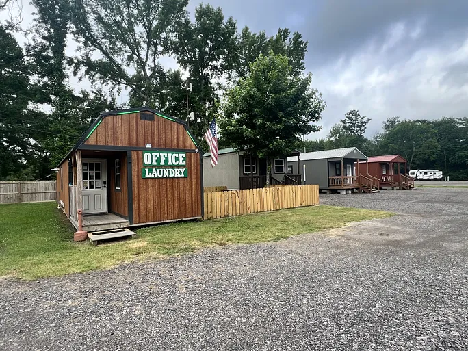 The Weekender Cabins and RV Retreat 1