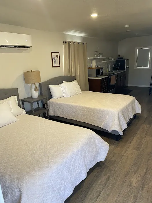 The Weekender Cabins and RV Retreat 6