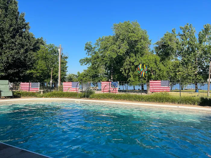 Horseshoe INN and Campground 10
