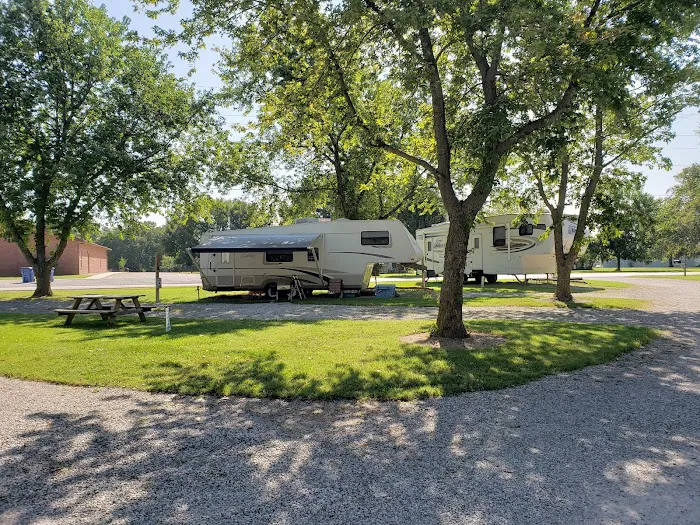 Dunham's RV Park Picture 3