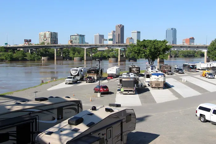 Downtown Riverside RV Park 10