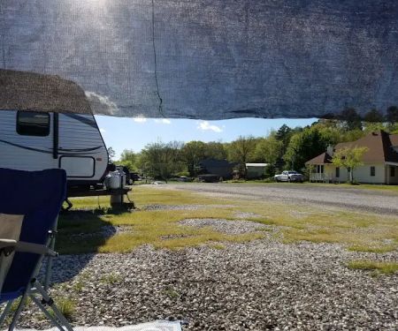 Young's Lakeshore RV Resort