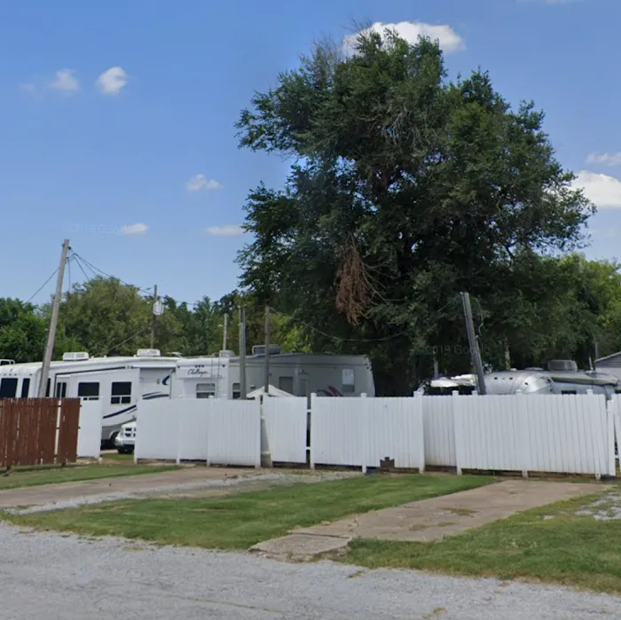 Apache Pines RV Park 9