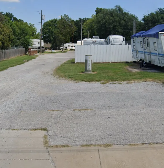 Apache Pines RV Park 10