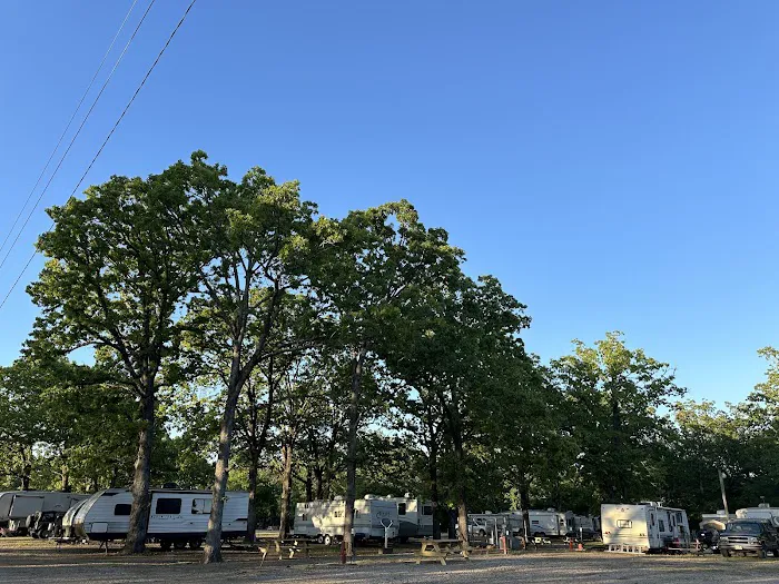 Shady Oaks Resort - RV Full Hookups, Cabins & Guest Lodge 7