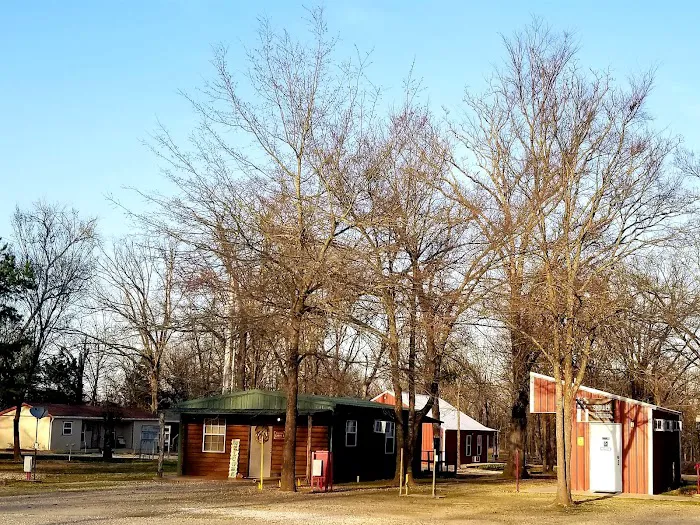Shady Oaks Resort - RV Full Hookups, Cabins & Guest Lodge 4
