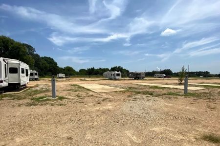 Peaceful Home RV park and Strorage