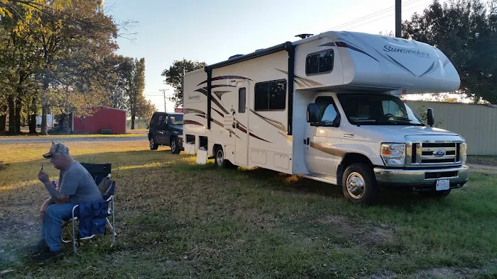 Paris North RV Park 7