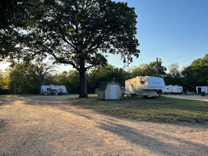 Camp Paris RV Park 4