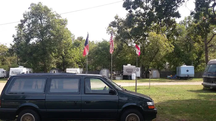 Camp Paris RV Park 10