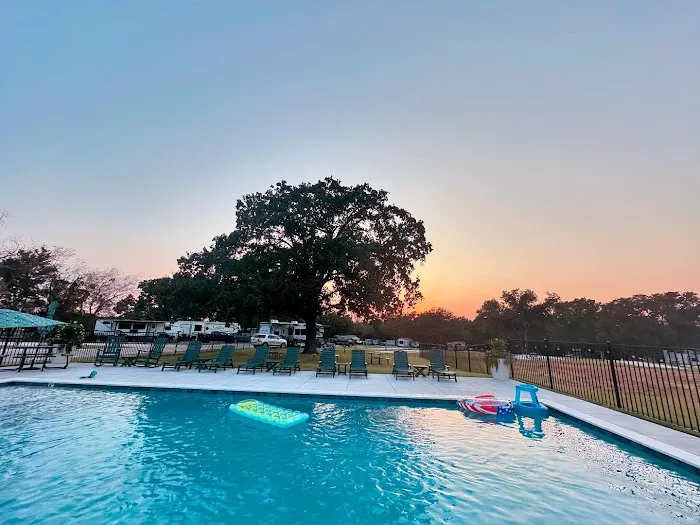 The Oaks on 37 Tiny Homes & RV Resort 9