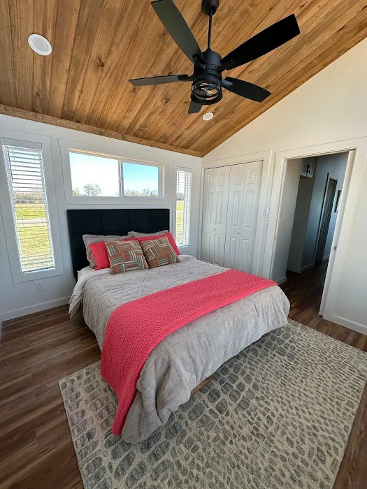 The Oaks on 37 Tiny Homes & RV Resort 10