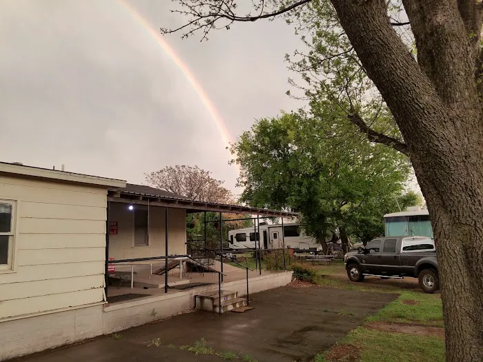Sleepee Hollo RV Park - Kingfisher’s Premium RV Park 9
