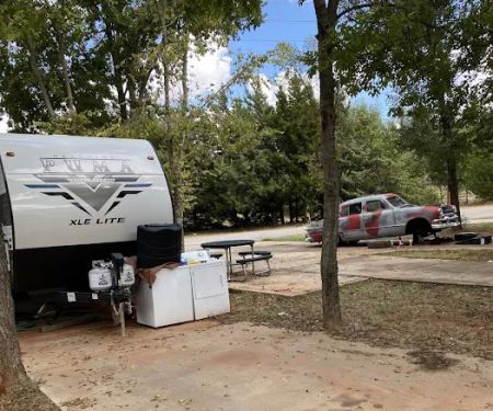 Campground at the Water-Zoo Clinton Indoor Water Park