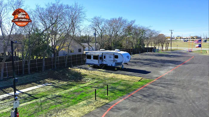 Dallas Melissa RV and Tiny Home Park 10