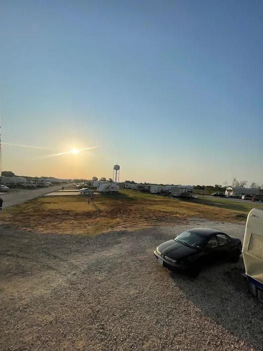 Texas Lonestar Market and RV Resort 4