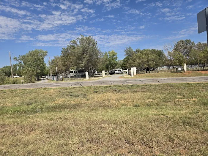 Cottonwood RV Family Park 10