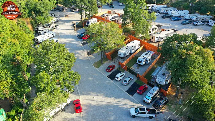 Dallas Shady Oaks RV Park & Tiny Home Community 8