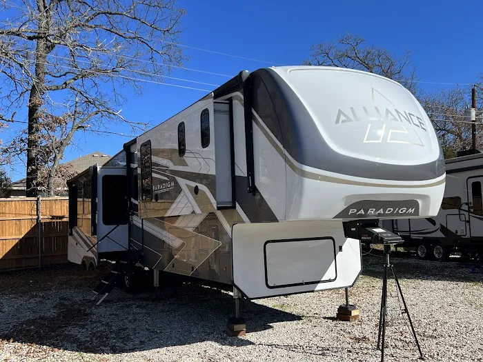 Dallas Shady Oaks RV Park & Tiny Home Community 2