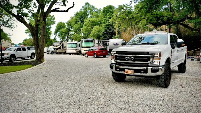 Dallas Shady Oaks RV Park & Tiny Home Community 9