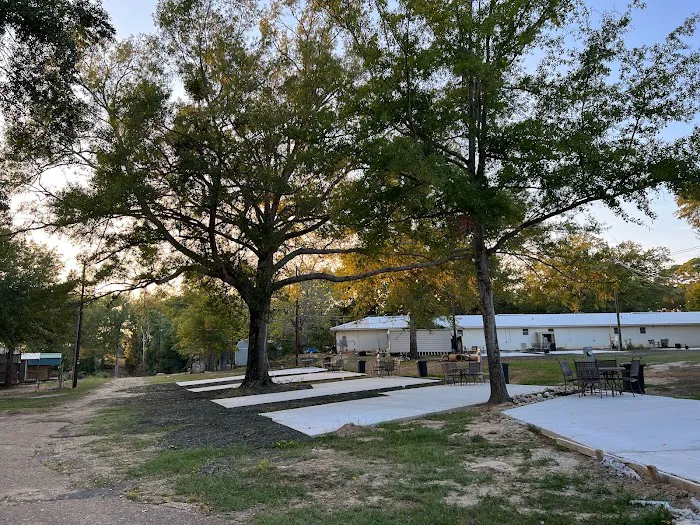 Driftwood RV Park and Cabins by the lake 3