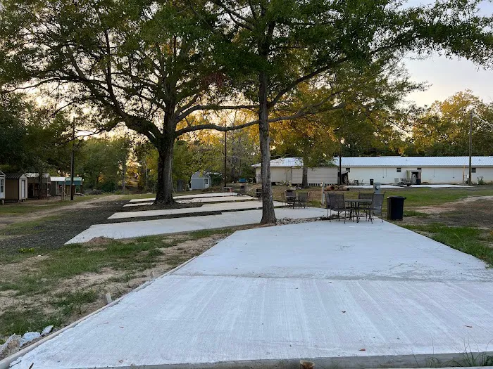 Driftwood RV Park and Cabins by the lake 2