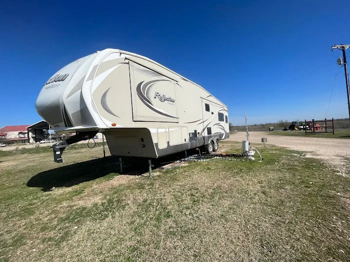 LoneStar Station RV Ranch & Studios 5