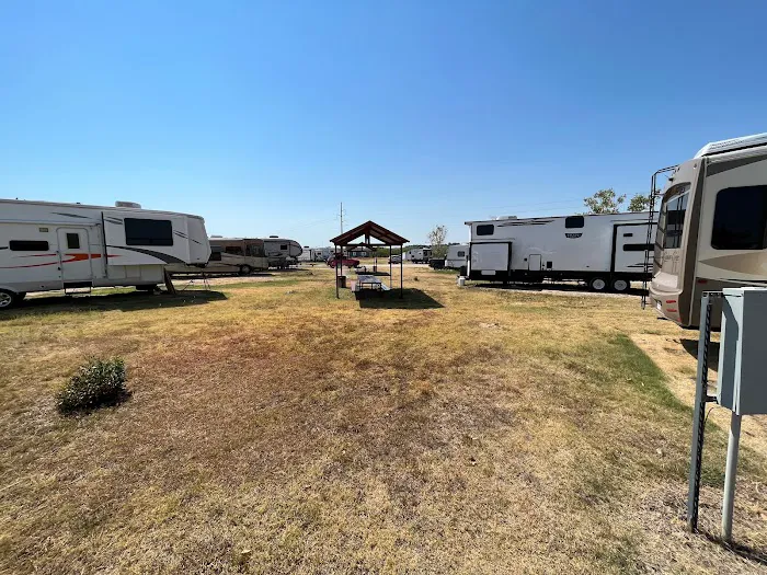 LoneStar Station RV Ranch & Studios 6
