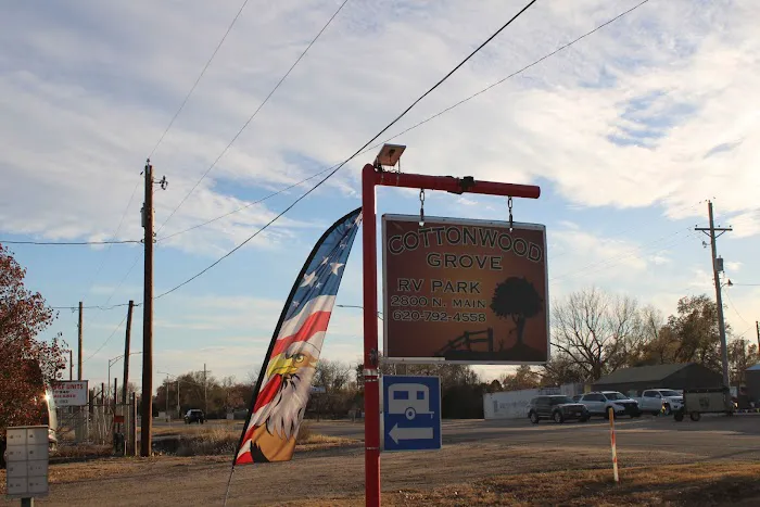 Cottonwood Grove RV Park Great Bend, Kansass 6