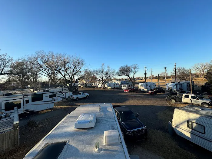 Cottonwood Grove RV Park Great Bend, Kansass 3