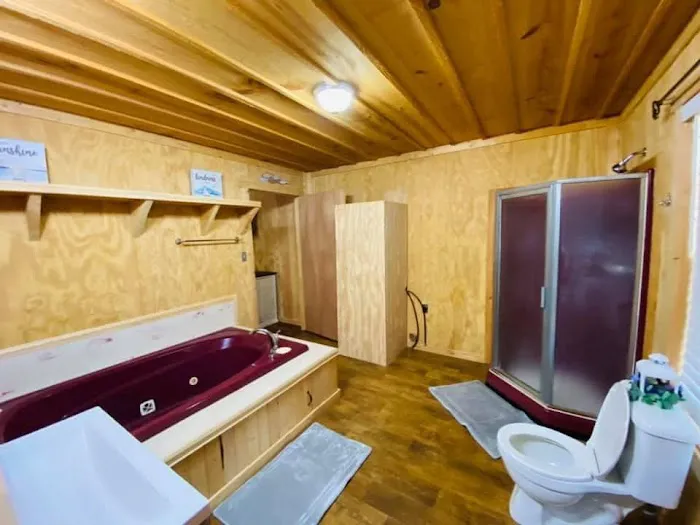 HWY 147 Bass Cabins & RV Hookups 5