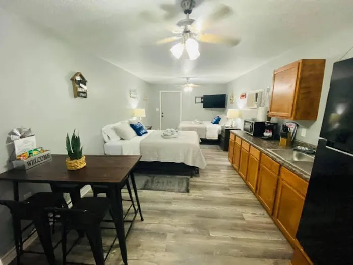 HWY 147 Bass Cabins & RV Hookups 8