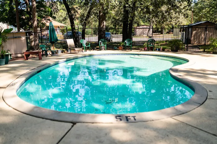 Crockett Lakefront Rv Resort & Marina 3