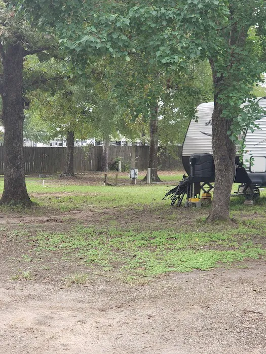 G & D's Loop 149 RV Park 3
