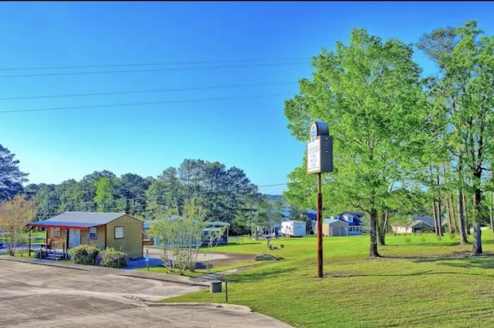 K&M Lake Rentals RV Park & Cabins 8